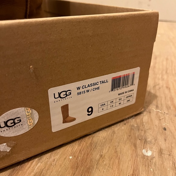 TALL CHESTNUT UGGS - LIKE NEW - Picture 4 of 5